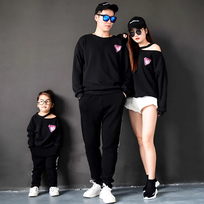 Mother and Daughter Matching Clothes Top Winter Tee Shirt Off Shoulder Sweatshirts for Family Sweaters Father Son Clothing | Мать и