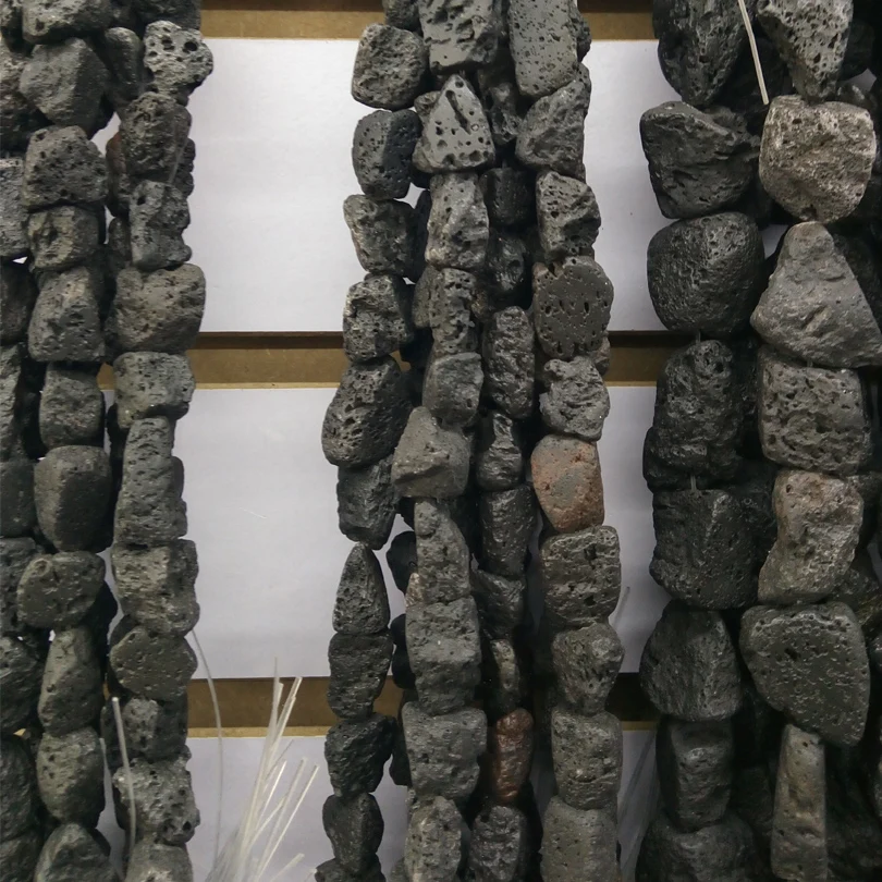 Неровные черные шарики из лавы натуральный камень разная форма вулканический