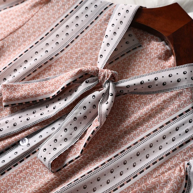 Женское шифоновое платье с бантом на воротнике летнее плиссированное до