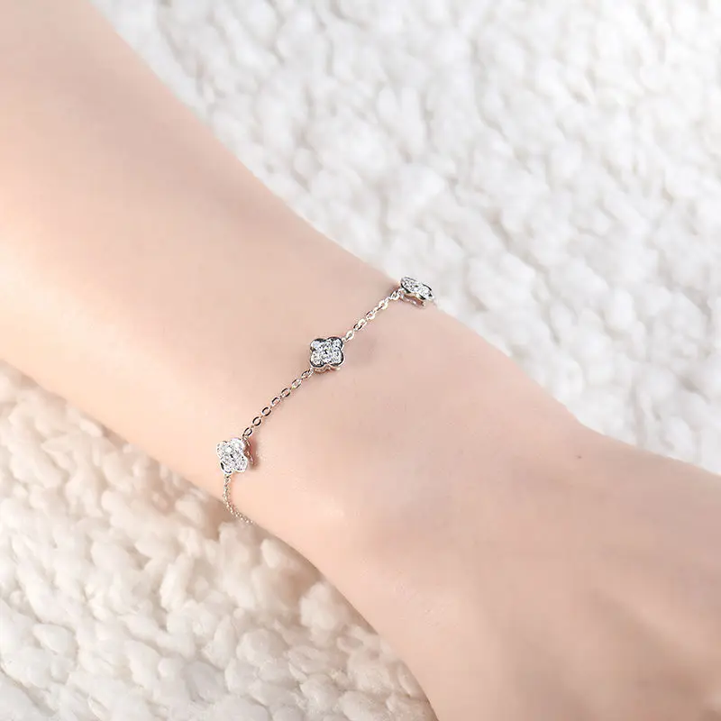 Женский браслет романтичный из белого золота 18Kt с бриллиантом для помолвки