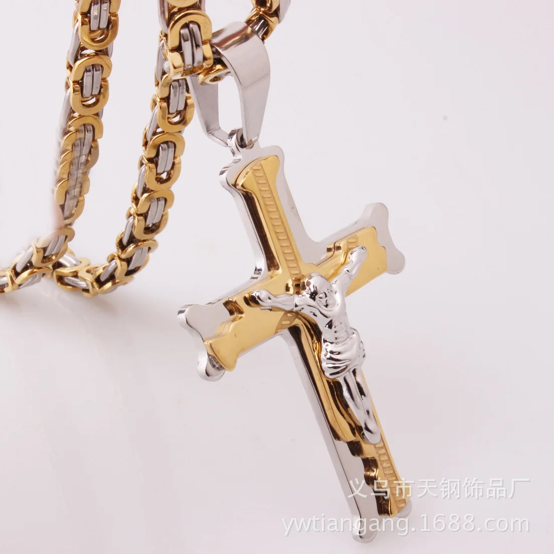 

European And American Hot Spot Men's Titanium Steel Stainless Steel between Gold Cross Flat Section Chain Pendant Necklace High-