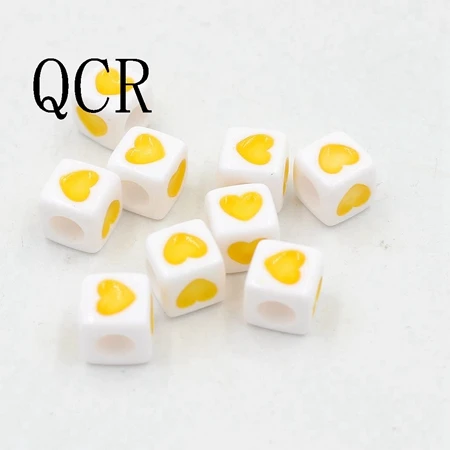 Yellow Love Heart Новинка 6*6 мм квадратный 100 шт./лот смешанный черный любовь сердце акриловый бисер DIY Loom Refills Кубические Подвески Аксессуары браслеты - Цвет: Yellow Love Heart
