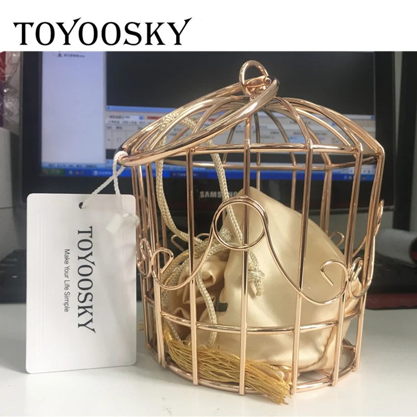 Женская сумка в металлической оправе с вышивкой виде птицы|Сумки ручками| |
