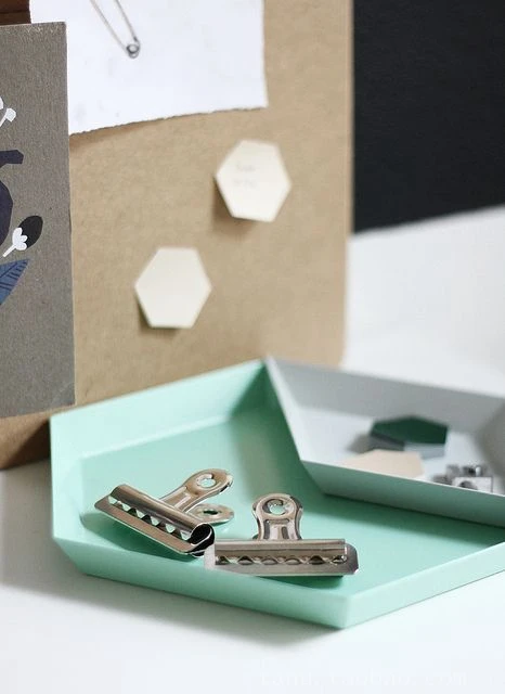 Скандинавский стиль полигон Desktop сочетает в себе лоток Геометрия алмаз металла