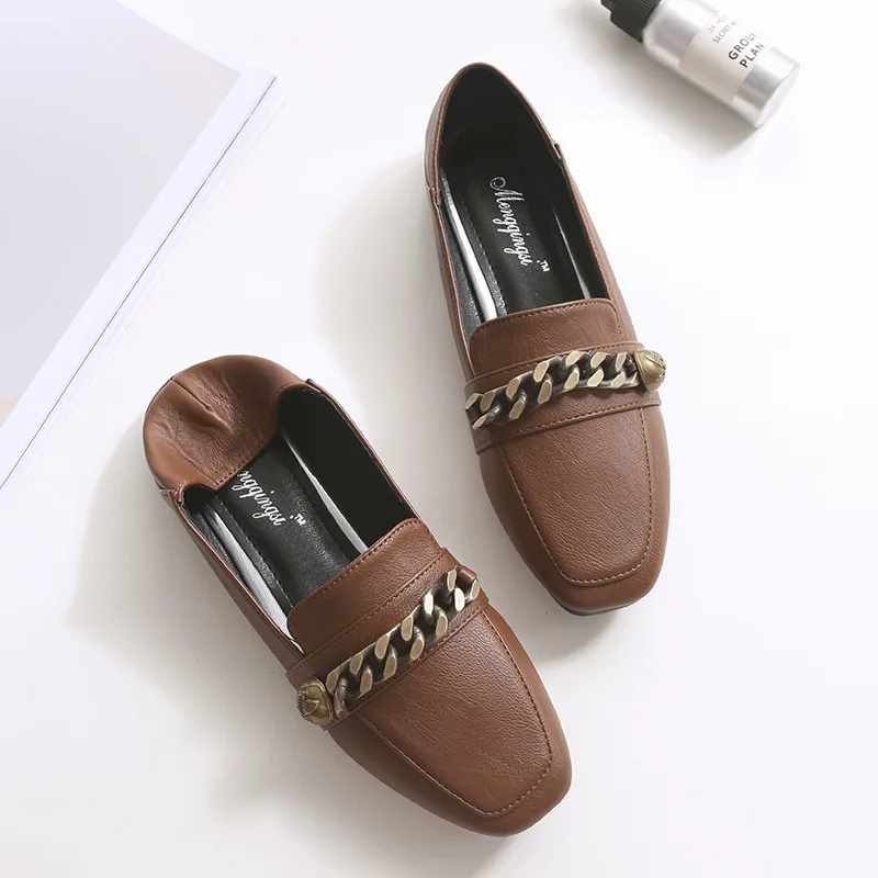 Мокасины женские кожаные на плоской подошве туфли с цепочкой и квадратным носком