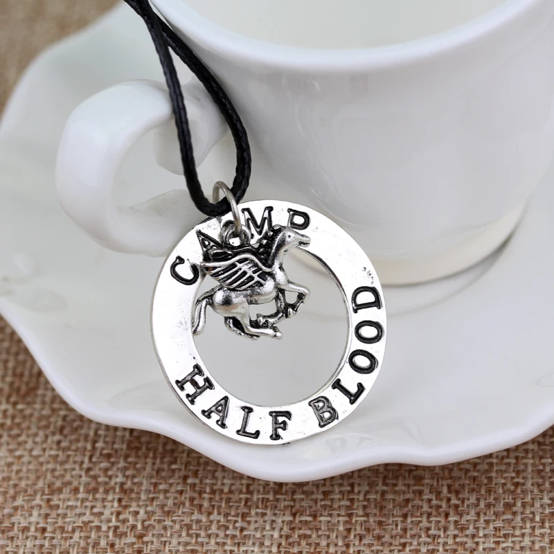 Ожерелье "Летающий конь Перси Джексона лагеря Полукровок" из натуральной кожи с винтажным подвеской - модный аксессуар для поклонников.