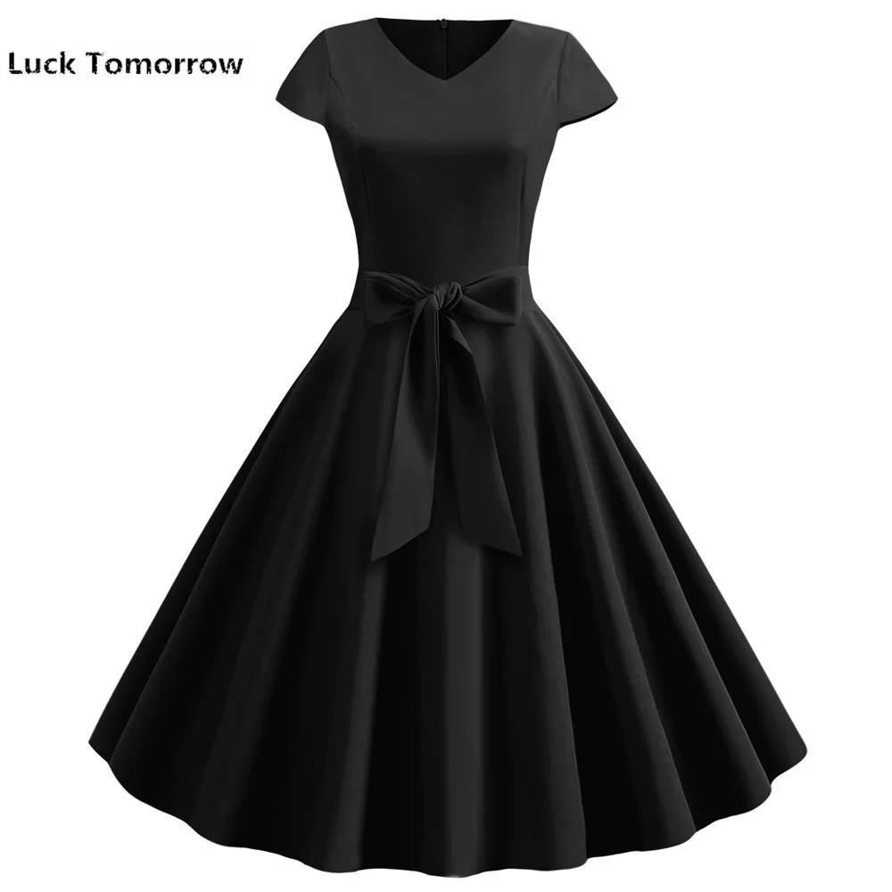 Фото Женское винтажное платье в стиле Хепберн черное однотонное с рукавом крылышком