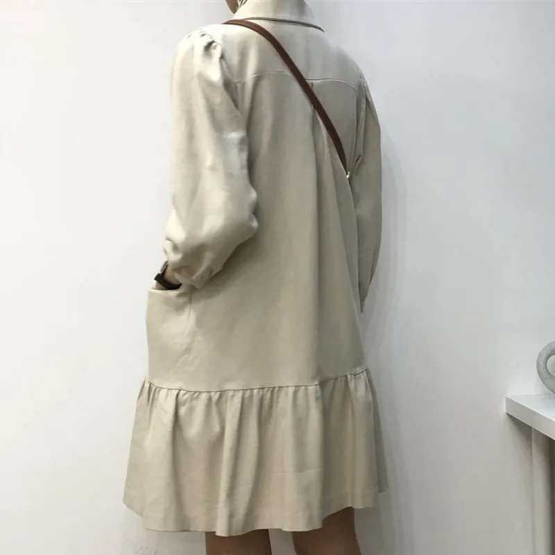 Женское свободное платье TWOTWINSTYLE белое составного кроя с рукавами три четверти