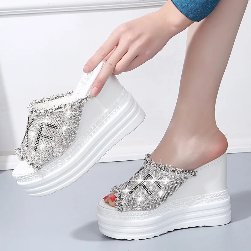 Новинка 2019 года летние женские шлепанцы увеличивающие рост Туфли на каблуке с