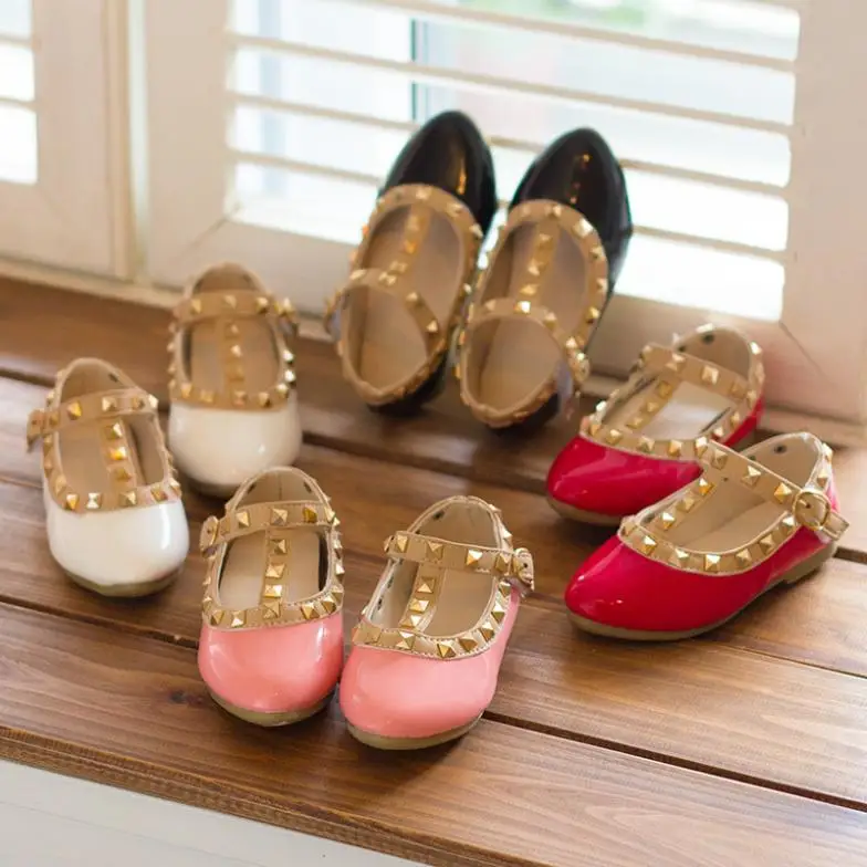 Новинка 2018 детская обувь для девочек Модные Туфли гладиаторы с мягкой подошвой