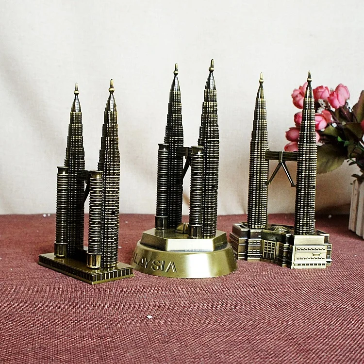 

The new New York Twin Towers Memorial electroplating work fine model of Petronas Twin Towers tourist souvenirs