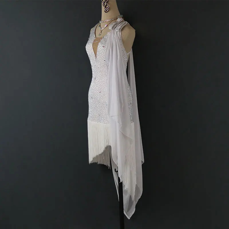 Женское платье для латиноамериканских танцев белое сценическое с бахромой VDB116 |