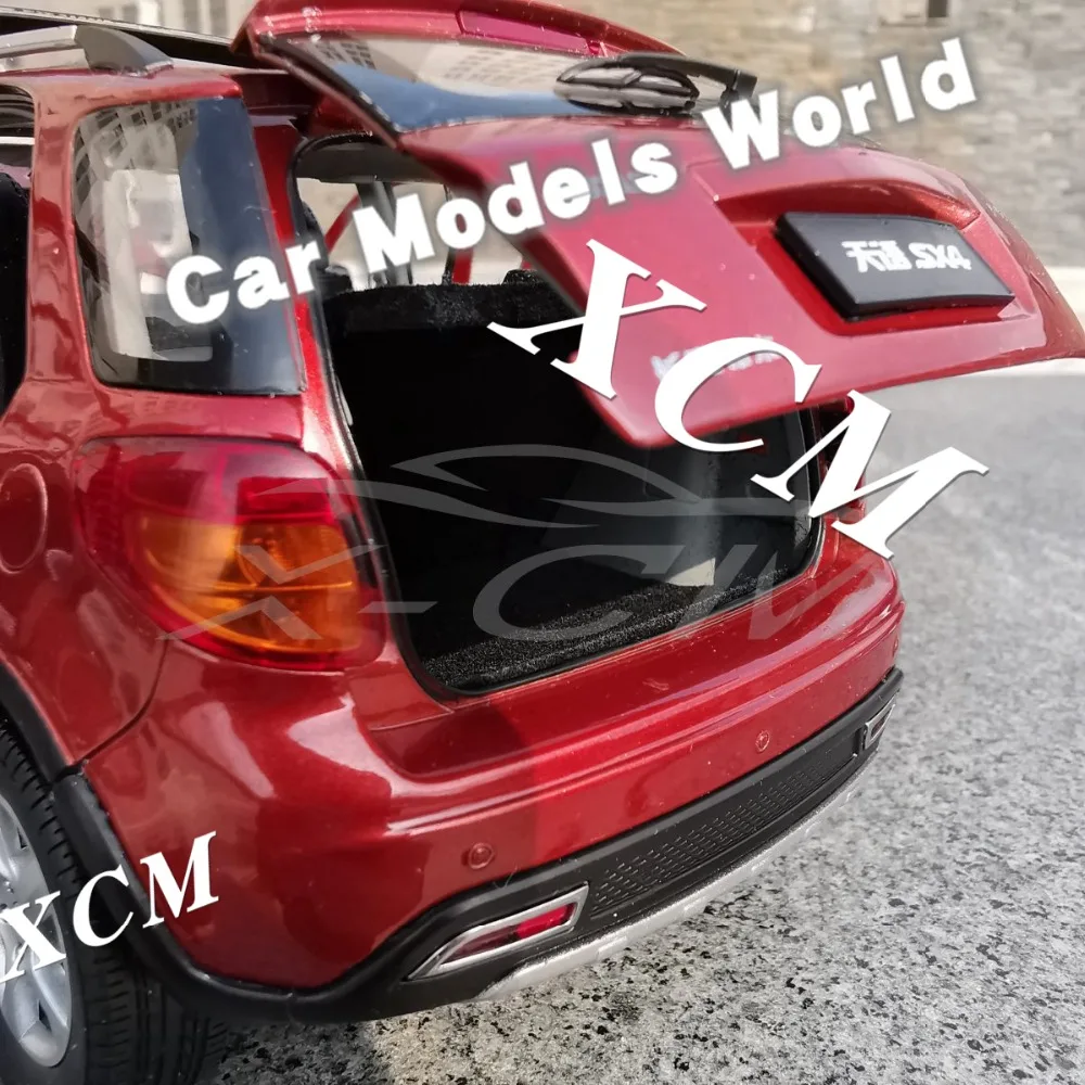 Модель литая автомобиля для кроссовера SX4 (оранжево красный) 1:18 + небольшой