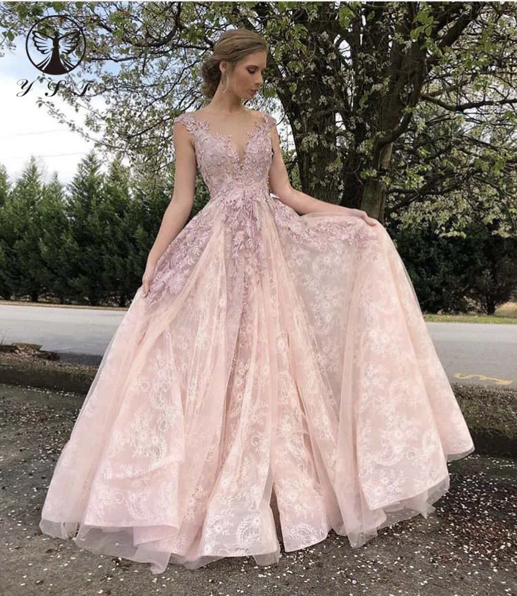 Розовые платья для выпускного вечера с круглым вырезом и аппликацией из бисера