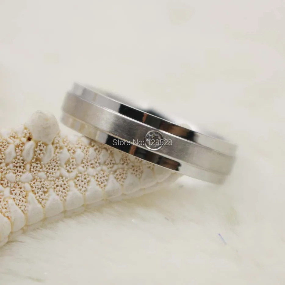 Модное обручальное кольцо серебряного цвета с фианитом высокого качества для