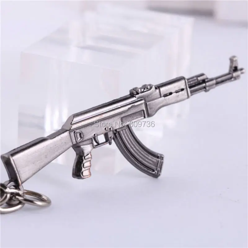 Мини брелок с пистолетом Counter Strike AK47 модный для ключей в форме сердца разных форм
