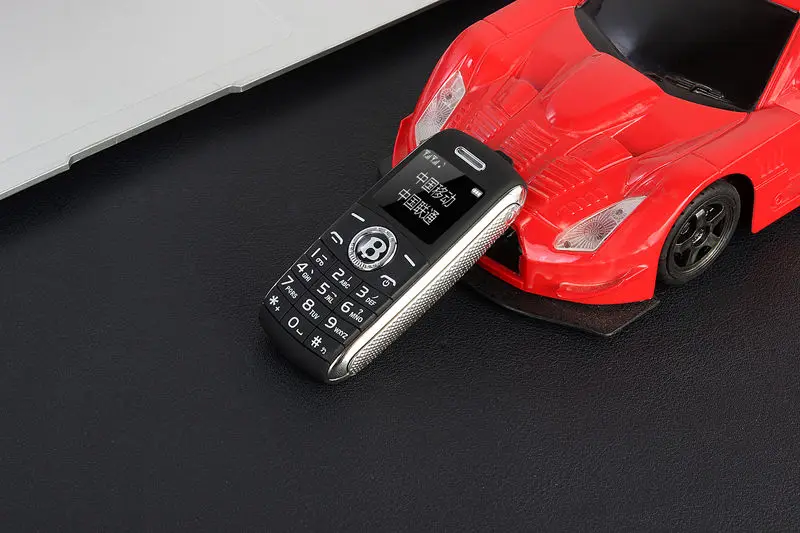 Разблокированный самый маленький мобильный телефон Bluetooth Dialer 0,66 дюймов с ручками мини телефон MP3 волшебный голос Две сим-карты мини сотовый телефон