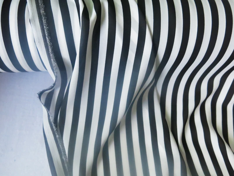 Продается метр белый черный в полоску материал Креп Полиэстер ткань для платья