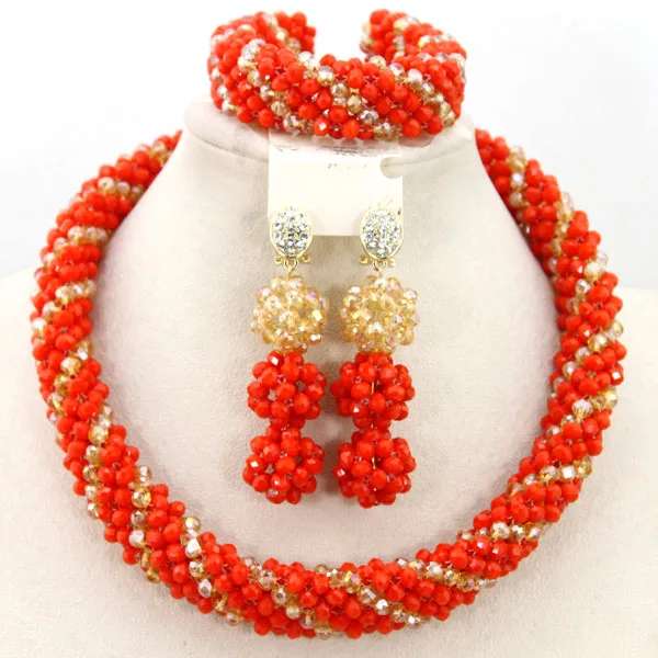 Комплект свадебных украшений из колье и серых бусин в африканском стиле |