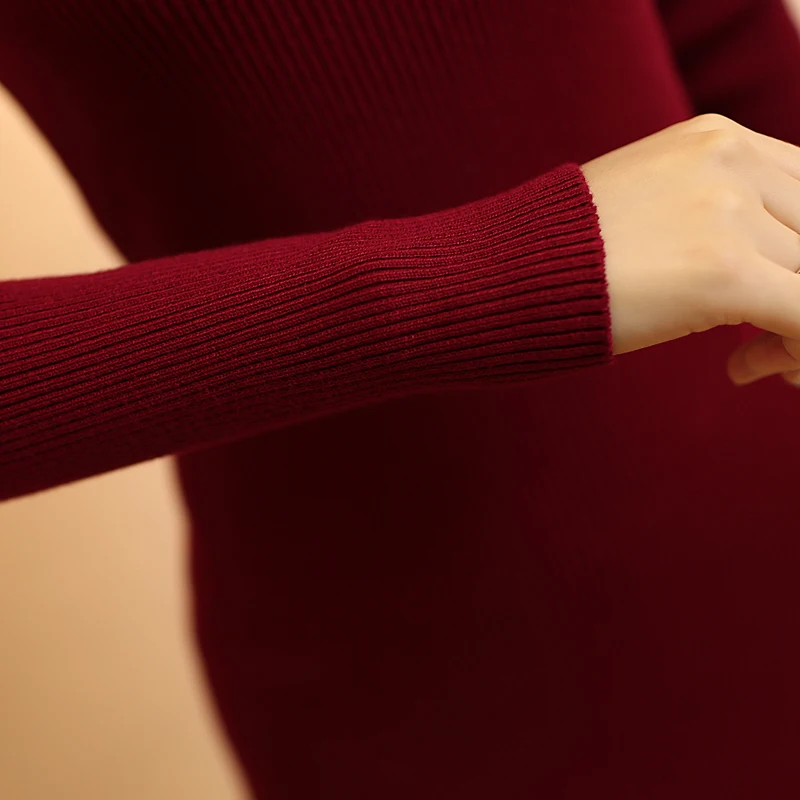 Женское трикотажное платье свитер на молнии однотонное облегающее эластичное