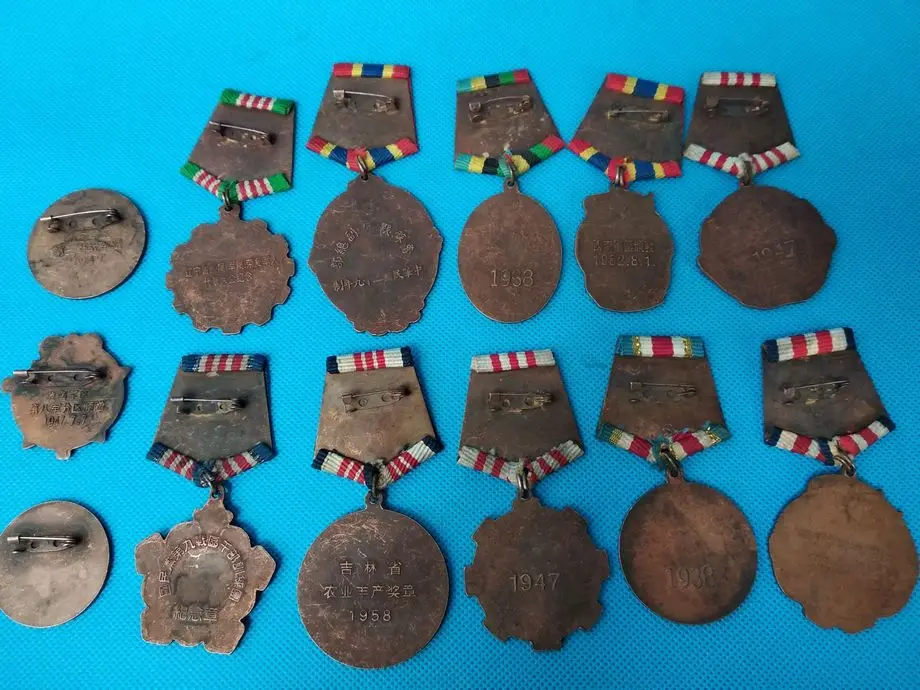A Tumble of Vintage medal WWII period Military Medallion With character | Дом и сад