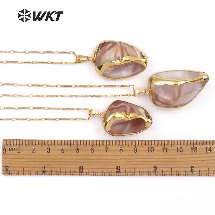 

WT-JN055 New Wild Coast Shell Jewelry Irregular Shape Natural Sea Shell Necklace With Gold Bezel For Women Making Jewelry
