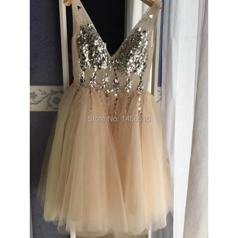 Короткое вечернее платье сексуальное женское с V-образным вырезом расшитое