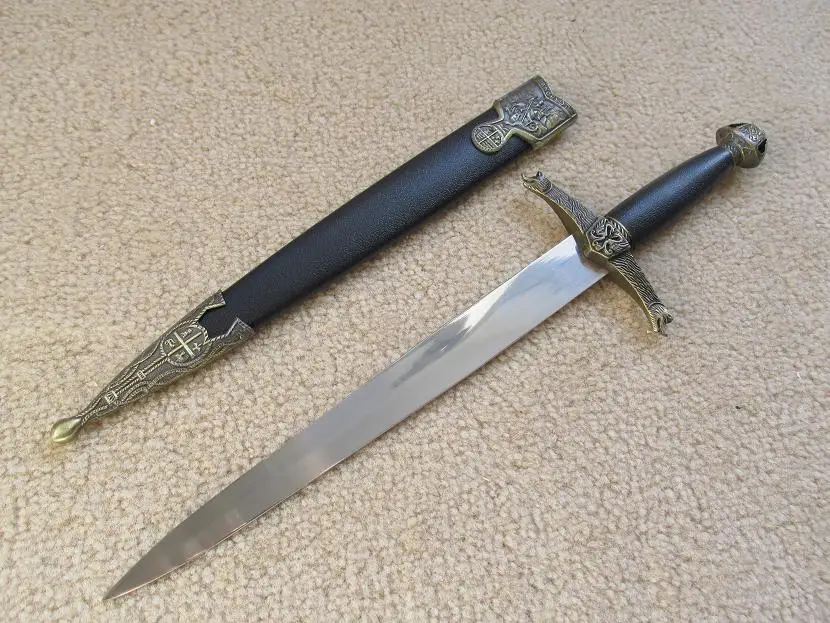 S0066 античное золото средневековые рыцари крестоносный крестоносский SIR LANCELOT нож