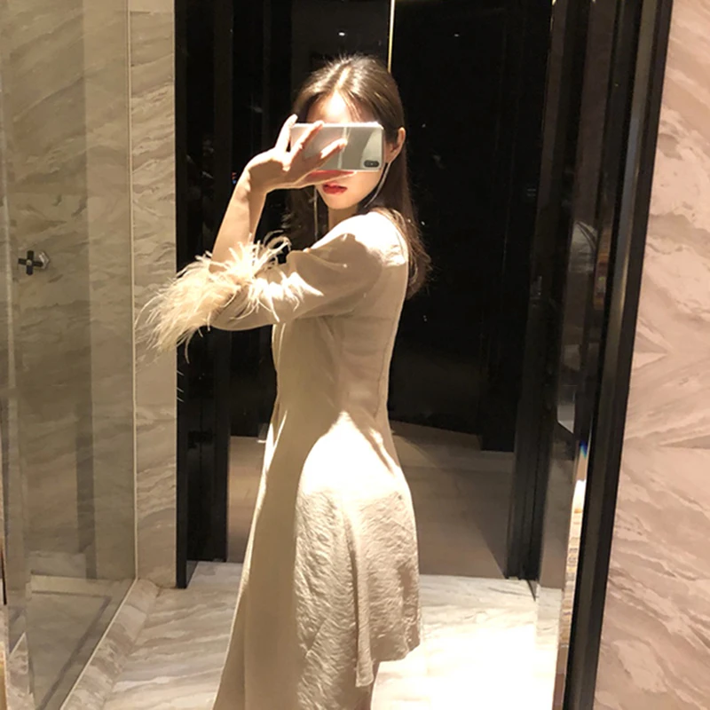 TWOTWINSTYLE лоскутное платье с перьями для женщин Половина рукава Высокая талия асимметричный подол Осенняя мода одежда Новинка