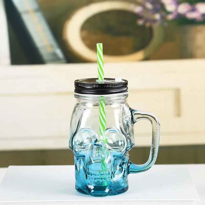 кружка для напитков. стеклянная кружка с трубочкой. кружка для напитков. кружка для напитков. кружка для напитков.
