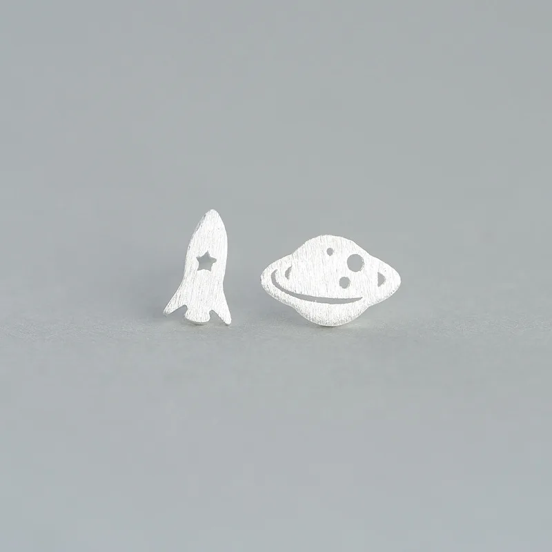 Женские асимметричные серьги-гвоздики из стерлингового серебра 925 пробы |