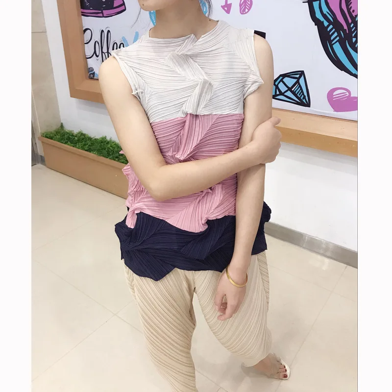 LANMREM 2020 Summer New Casual Fashion Temperament Women Loose Plus Raised Folds Color Matching Sleeveless shirt TC425 |
