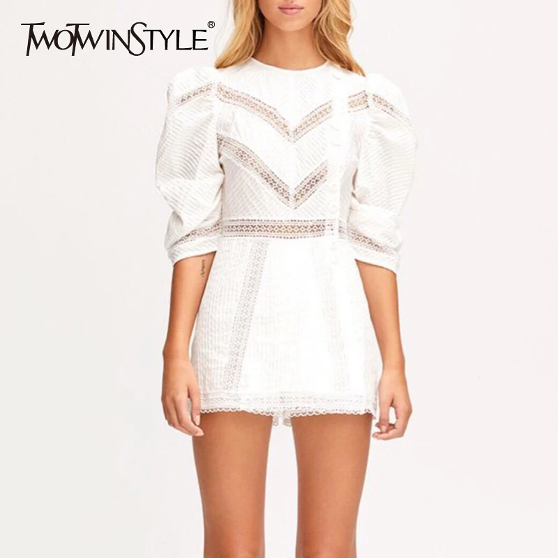 TWOTWINSTYLE, открытые, элегантные, Комбинезоны для женщин, с круглым вырезом, с пышными рукавами, кружевные, с рюшами, шорты для женщин,, летняя мода, новинка