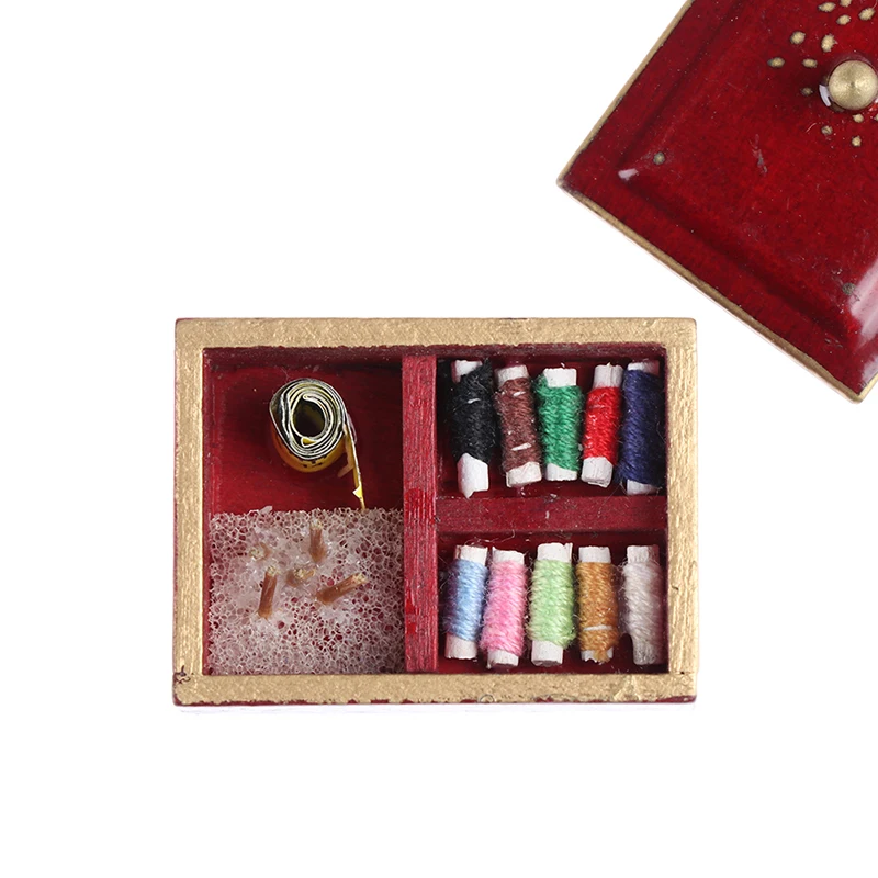 

2020 1:12 Miniature Vintage Sewing Box with Lid Winered Dollhouse Decoration Dolls Accessories