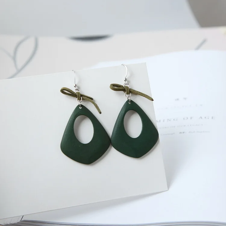 Женские серьги-подвески с бантом из кожи и дерева | Украшения аксессуары