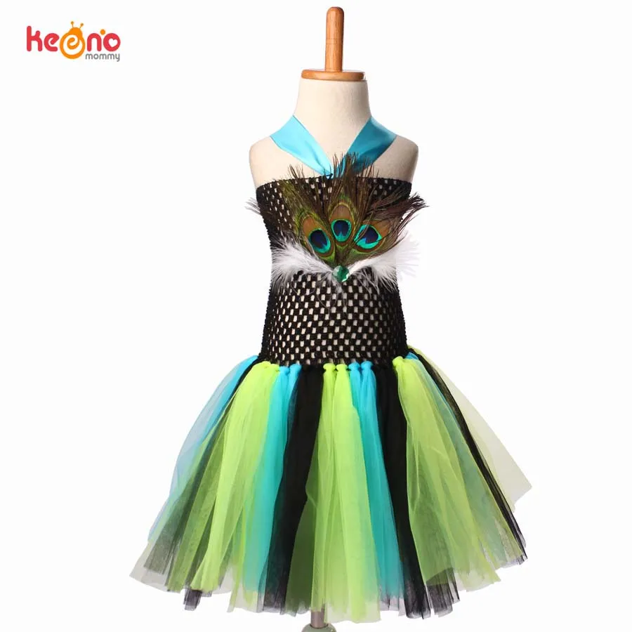 Потрясающее платье-пачка с павлином и подходящая заколка для волос платье