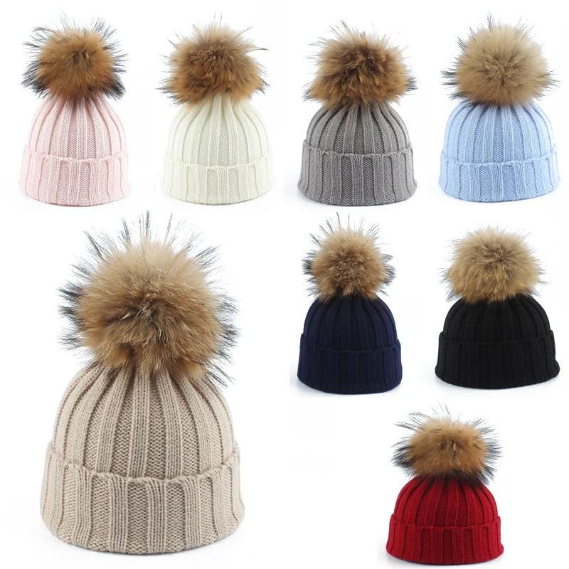Большой Мех Pom pom Beanie шапки дети девочки мальчики теплая вязаная зимняя детская шапка настоящий енот шапка с меховым помпоном