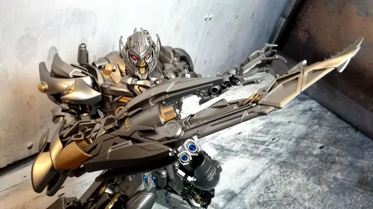 BMB LS-06 tank power S shock transformer toy king kong movie zoomed-in alloy version robot model