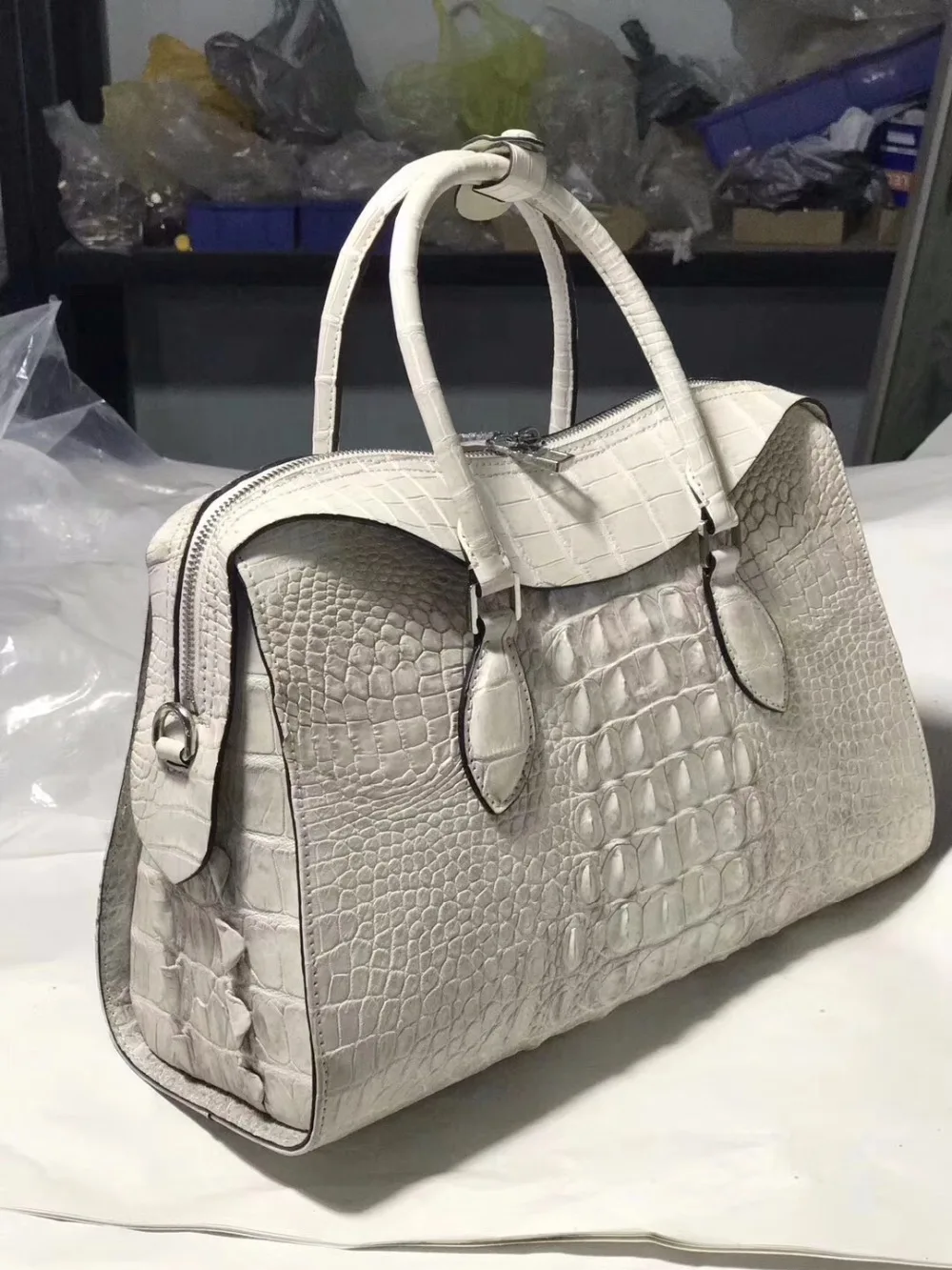 Рисунок 2 - Женская сумка из 100% натуральной крокодиловой кожи