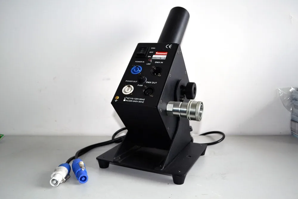 С фабрики 2 единицы CANNON Co2 Jet | DMX 512 переключаемые спецэффекты | туман встроенный Монтажный кронштейн поделиться одним бензобак