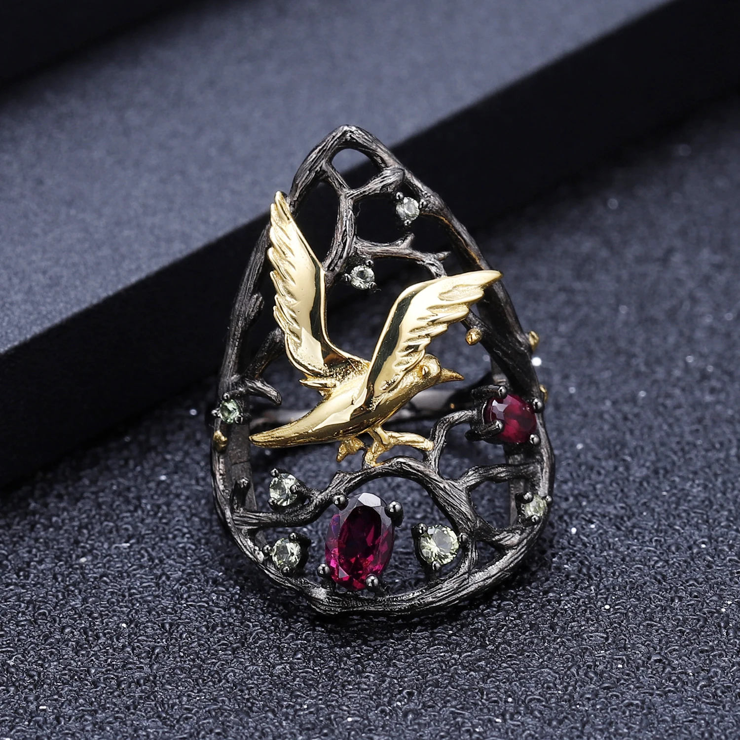 Gem балетки 0.85Ct натуральный гранатовый родолит птиц на дереве кольца 925 пробы