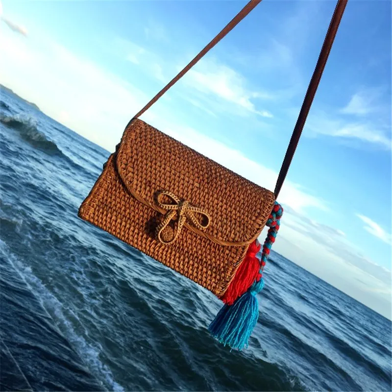 

New 2019 Women Square Bag Exquisite Vintage Crossbody Bag Hand-Woven Rattan Beach Bag Summer Boho Bow Buckle Straw Shoulder Bag