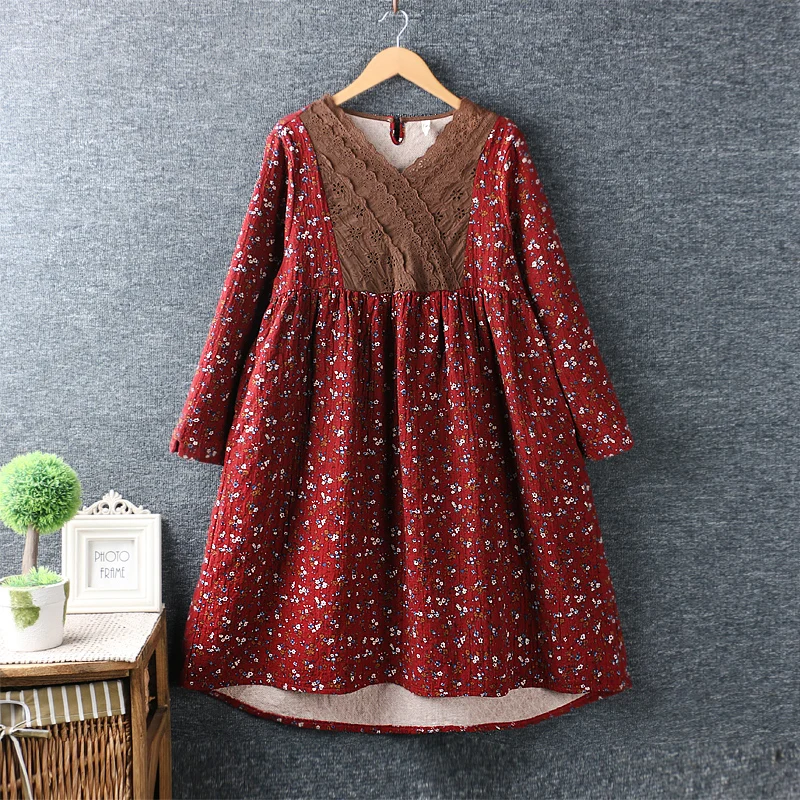 Кружевное платье в стиле пэчворк с v образным вырезом и цветочным принтом