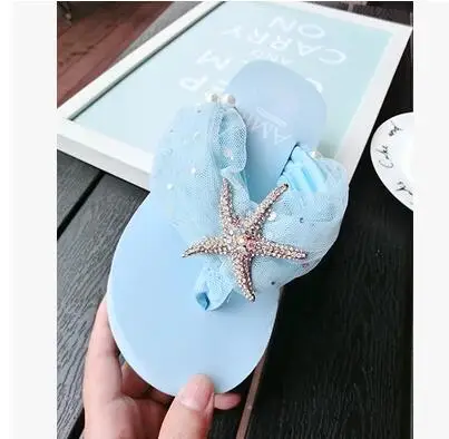 Привлекательные босоножки с толстой наклоненной на несколько сантиметров