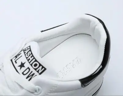 Женская обувь на плоской подошве Кроссовки Модная дышащая Вулканизированная