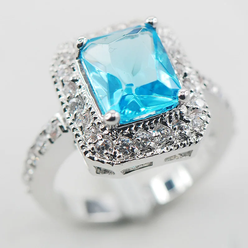 

Женское кольцо из серебра, с цирконом, размеры 6 7 8 9 10