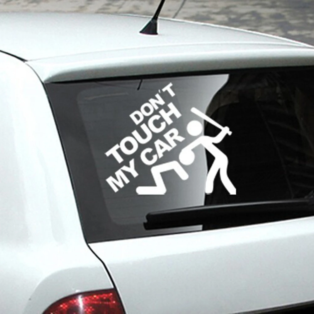 Наклейки на авто задание стекло. Наклейки на заднее стекло автомобиля. Надписи на стекло автомобиля. Надписи на стекло автомобиля. Наклейка на стекло автомобиля надпись.