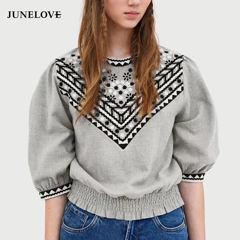 Женская блузка с цветочной вышивкой JuneLove повседневная короткая круглым вырезом