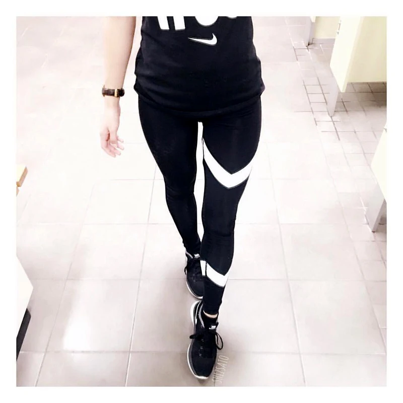 Женские леггинсы в полоску ATHVOTAR черные и белые с высокой талией для фитнеса