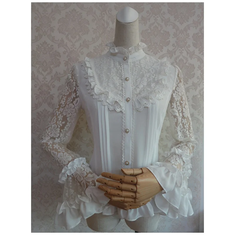 Женская блузка в готическом стиле белая кружевная с оборками и длинным